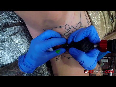 ❤️ Extremamente tatuada, a brasa Sully Savage fez uma tatuagem em seu clítoris ❤️❌ Sexo superior em nós pt-br.domhudognika.ru ﹏